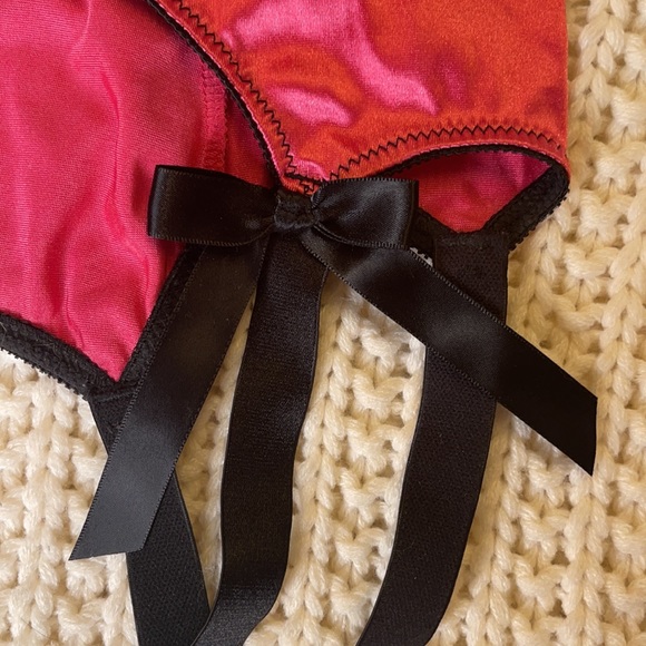 Bernie Dexter x Lucy B Hot Pink Garter - Picture 7 of 10